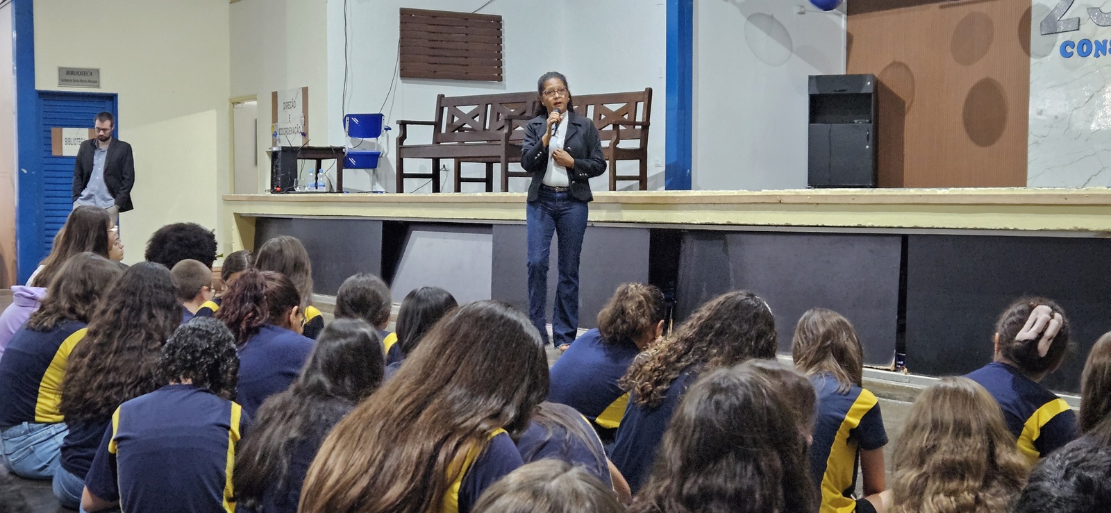 Alunos do Colégio Objetivo conhecem projeto 'Câmara Mirim' durante palestra 