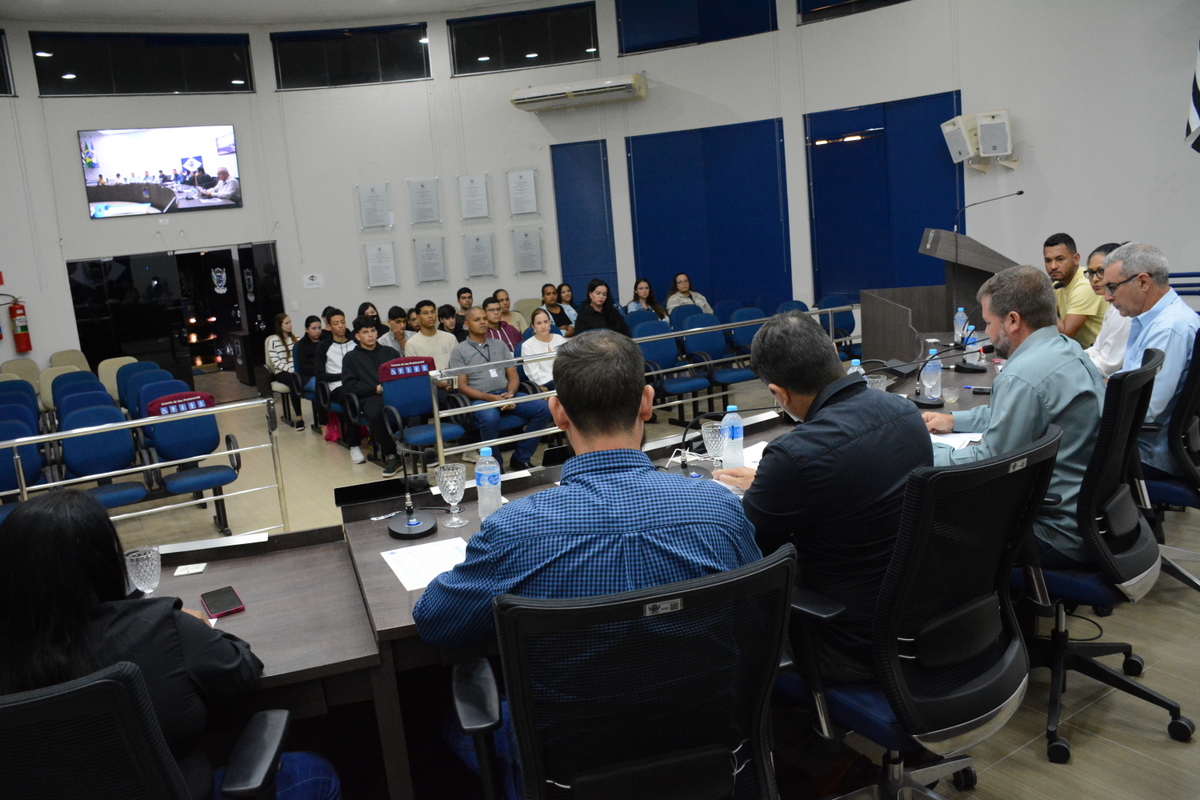 Câmara aprova oito requerimentos e um projeto de lei em sessão ordinária