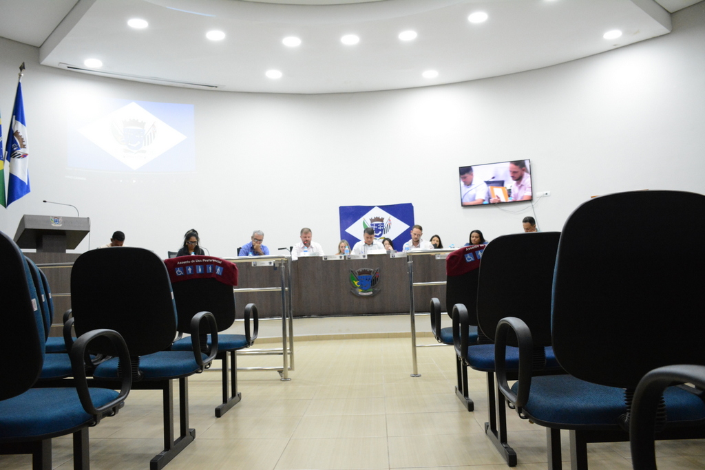 Câmara aprova projeto de lei e três requerimentos de providências