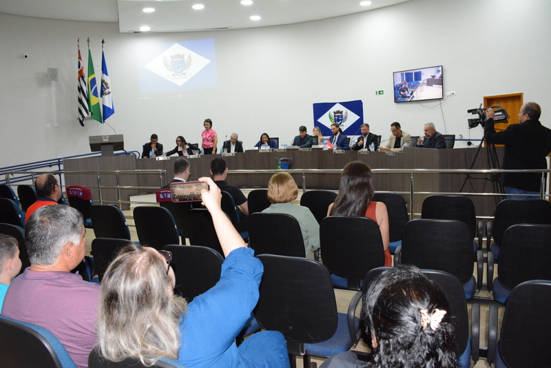 Câmara cobra recomposição adequada de asfalto após intervenções da Sabesp