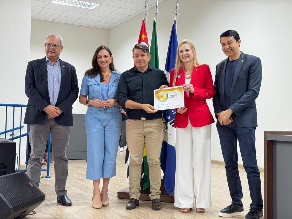 Câmara de Álvares Machado recebe Selo Ouro 'TCE-SP Ouvidoria Cidadã' durante Ciclo de Debates 