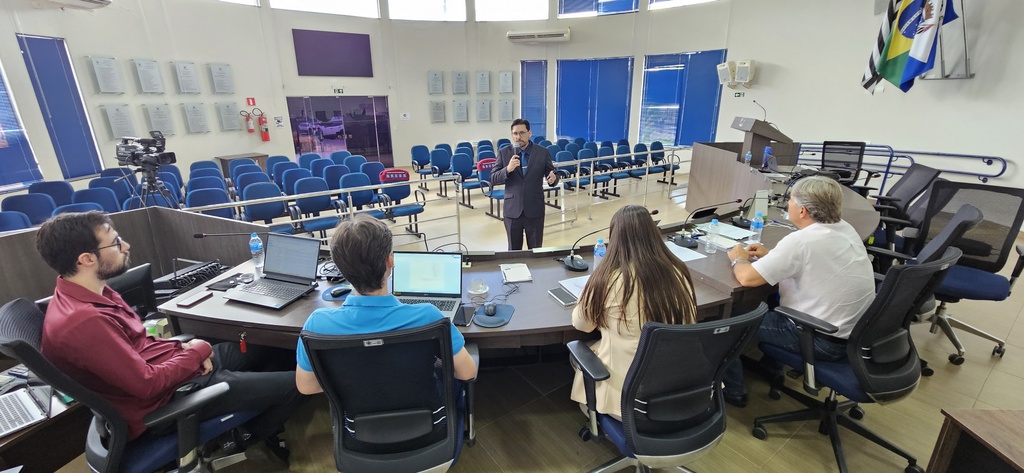 Câmara promove capacitação de servidores em Licitações e Contratos Administrativos 