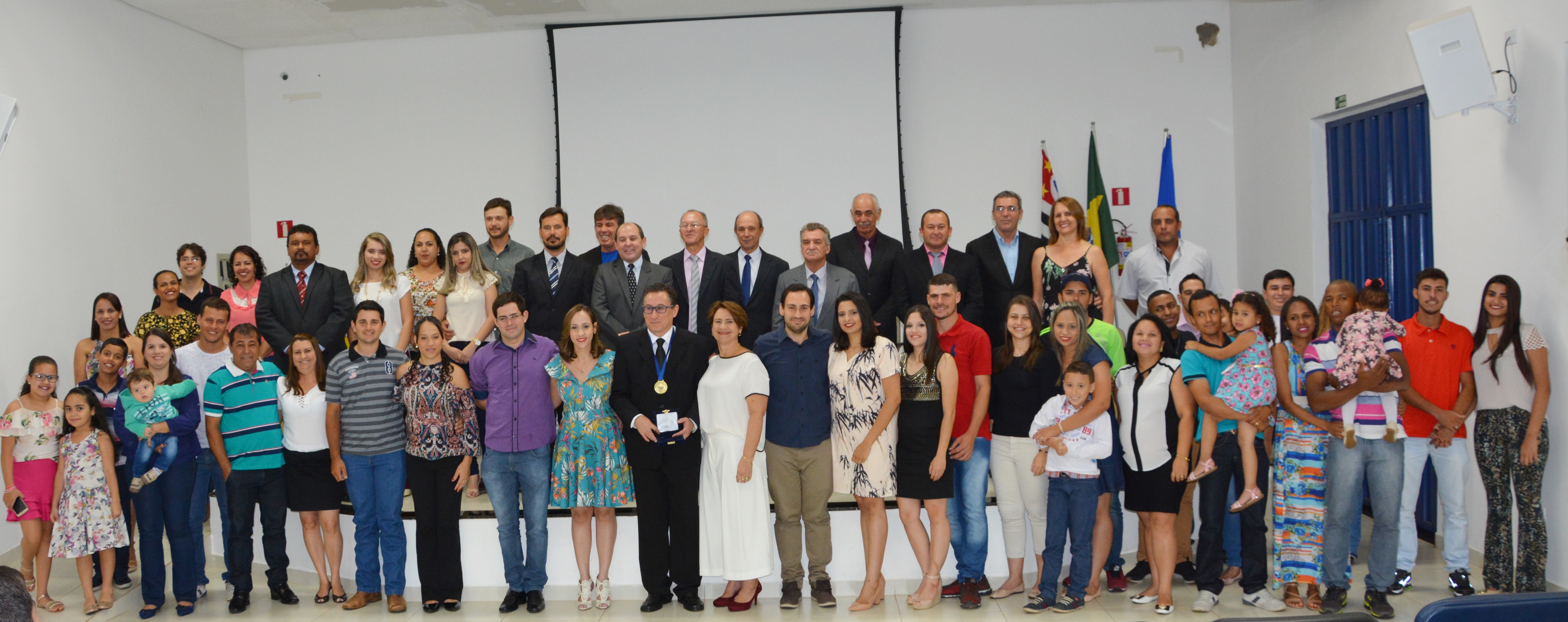 Empresário Almir Medeiros recebe medalha de honra ao mérito