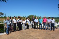 Grupo de estudantes japoneses visitam locais de sua cultura em nossa região.