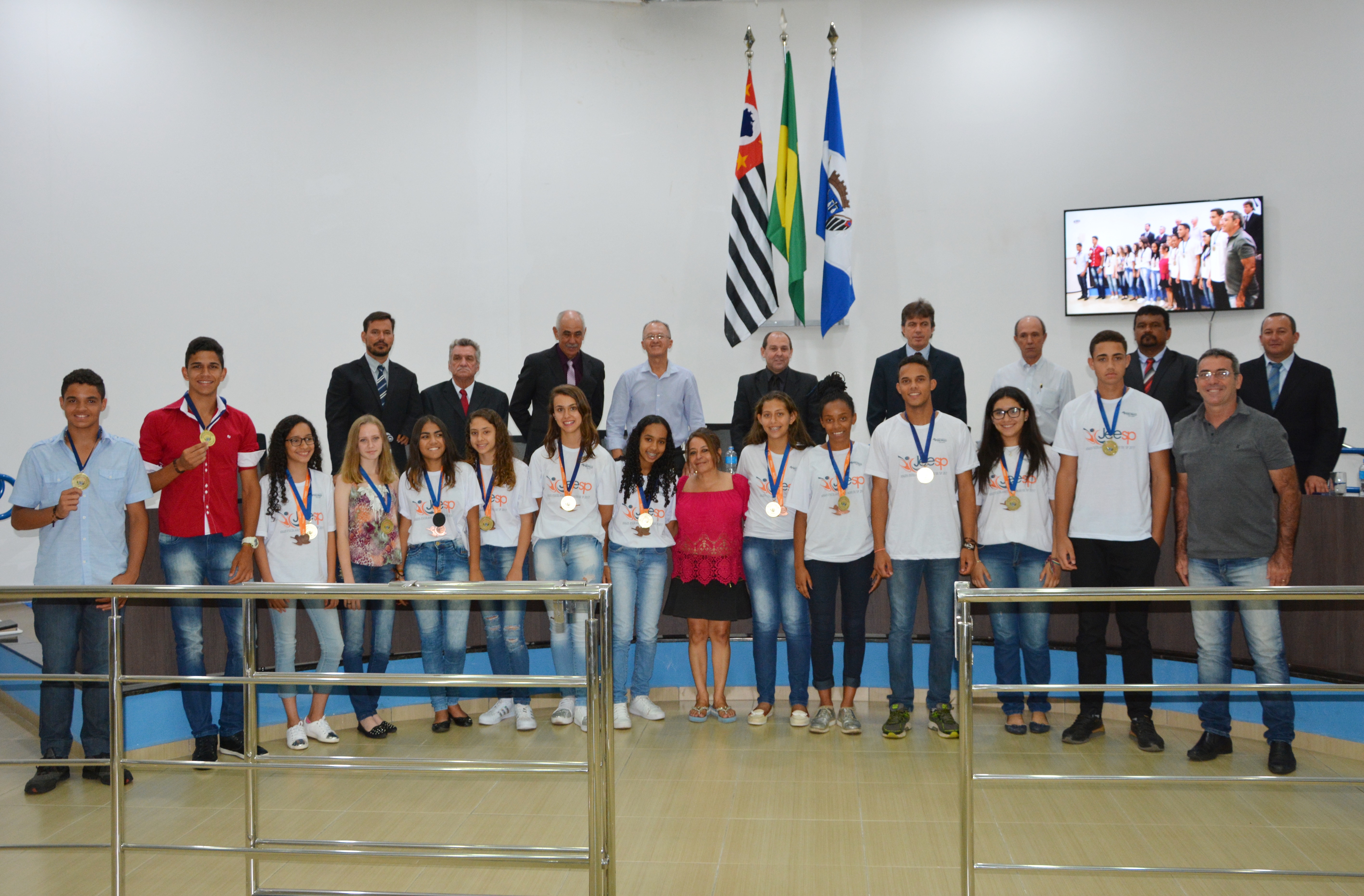 Homenagens e entrega de medalhas à atletas mirins é realizado na 30° Sessão Ordinária