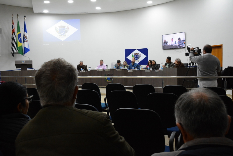 Legislativo aprova 14 requerimentos e seis projetos em sessão antes do recesso