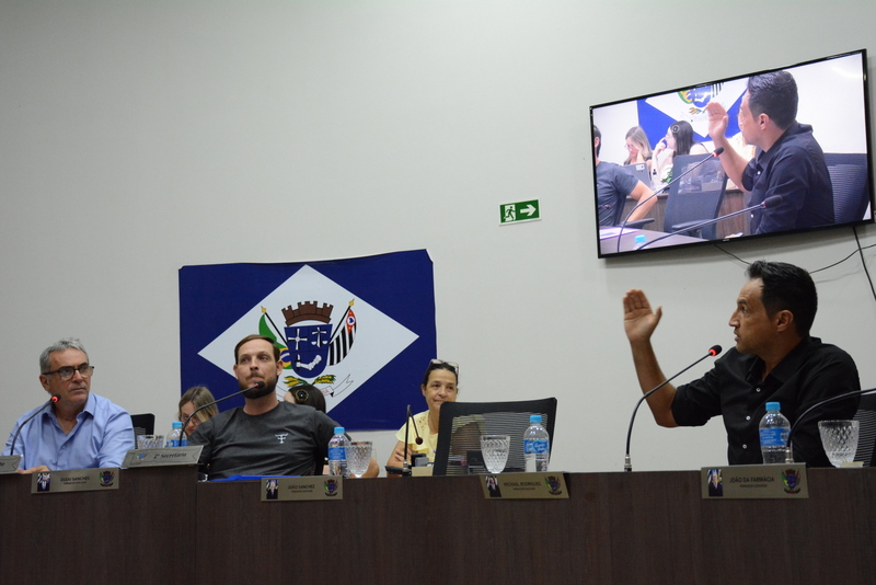 Legislativo aprova nove requerimentos de providências e três projetos de lei