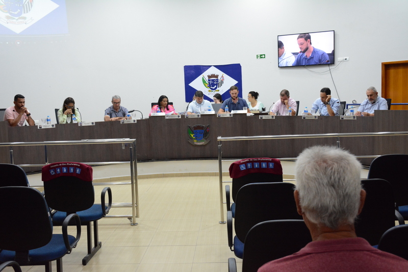 Legislativo aprova três projetos de lei e derruba três vetos em sessão