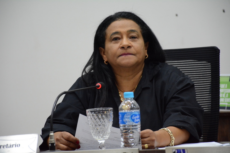 Parlamentar aponta necessidade de redutores em rua de Coronel Goulart