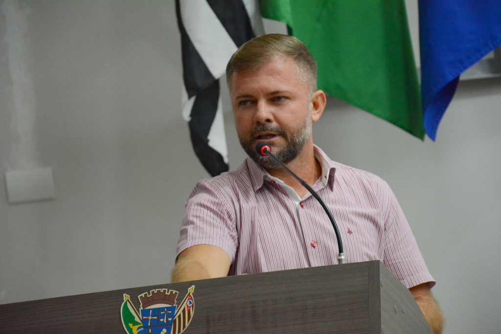 Reestruturação do plano de carreira de servidores é pedida por parlamentar