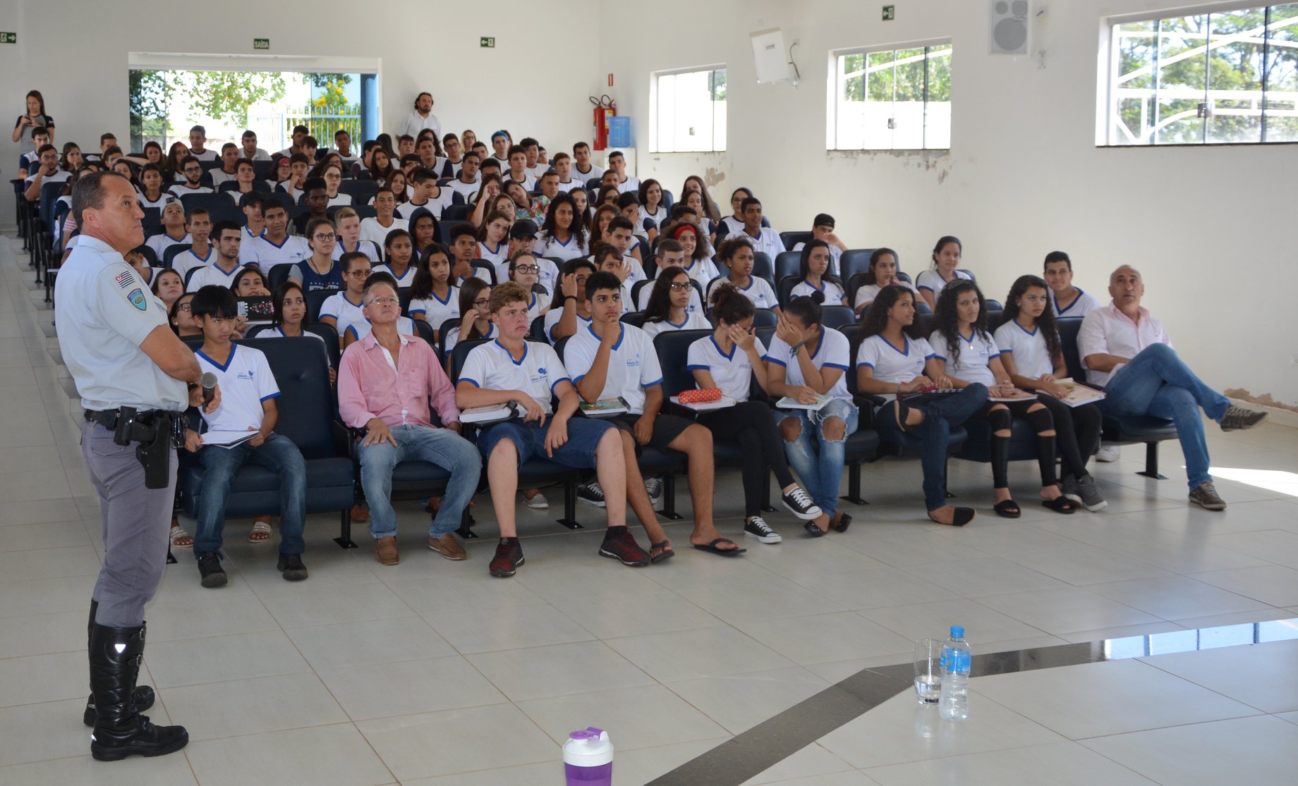 Sargento Luche realiza palestra para estudantes com tema "Segurança no Trânsito"