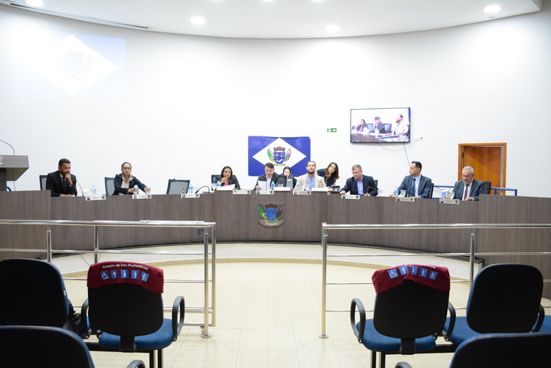 Sessão ordinária é marcada por votação de projeto e requerimentos