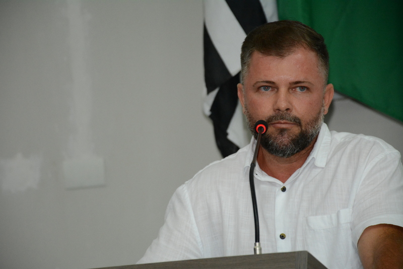 Vereador cobra dados de contrato de transporte terceirizado de pacientes 