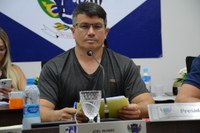 Vereador cobra fiscalização em recapeamento com defeito no Jardim Panorama