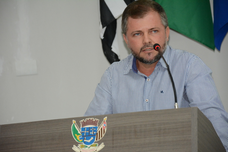 Vereador cobra solução para problemas com galeria e asfalto em dois bairros de Machado