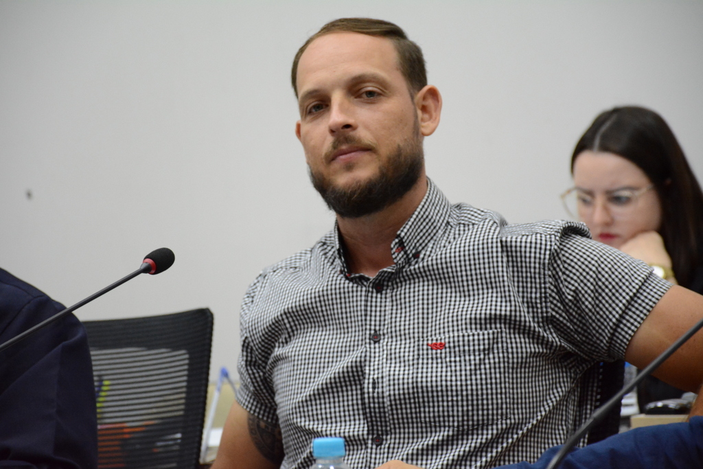 Vereador pede providências urgentes em vias de acesso a escolas 