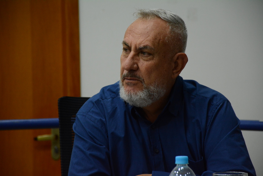 Vereador solicita instalação de sinaleiro em rua de fluxo intenso de veículos 