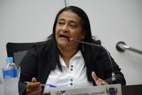 Vereadora cobra manutenção de ar-condicionado em escola de distrito 