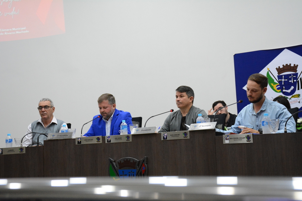 Vereadores aprovam projeto de lei e seis requerimentos de providências 