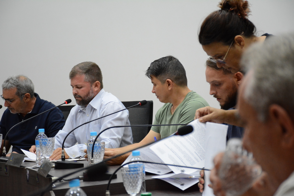 Vereadores aprovam projeto de lei e seis requerimentos em sessão 