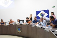 Vereadores discutem regularização de loteamento e melhorias no trânsito