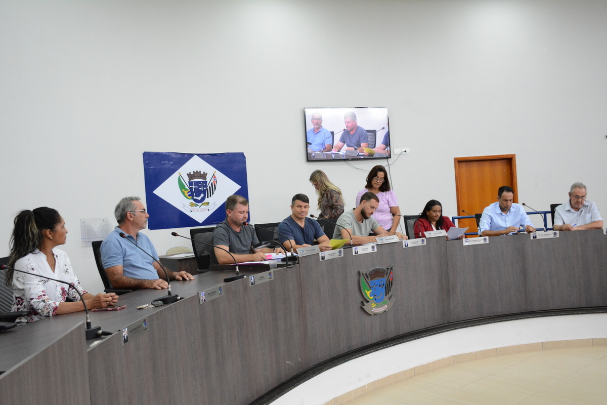 Vereadores mantêm veto e aprovam projeto em sessão extraordinária